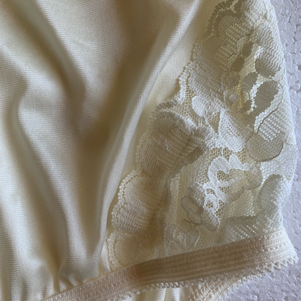 Vanity Fair 11/4XL Brief Panties - Picture 5 of 7